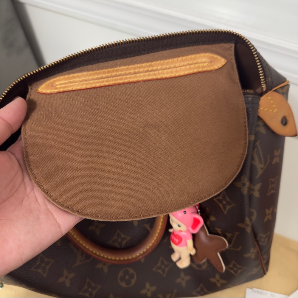 Louis Vuitton Speedy 30 Handbag - Picture 10 of 14